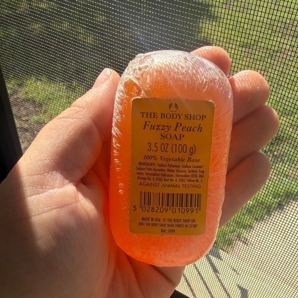 Vintage NEW The Body Shop FUZZY PEACH Bar Soap made in USA RARE HTF Discontinued